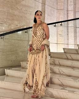 Sunanda Sharma feet photo thumbnail