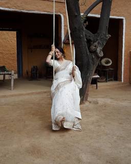 Sunanda Sharma feet photo thumbnail