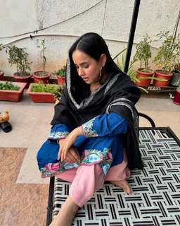 Sunanda Sharma feet photo thumbnail