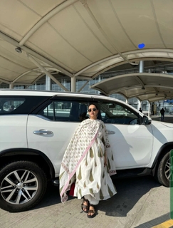 Sunanda Sharma feet photo thumbnail