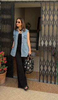 Sunanda Sharma feet photo thumbnail