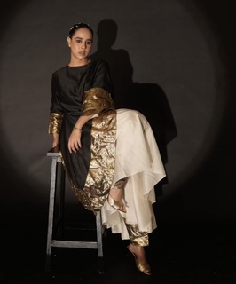 Sunanda Sharma feet photo thumbnail