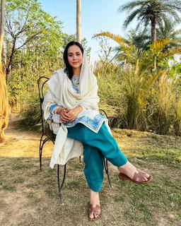 Sunanda Sharma feet photo thumbnail