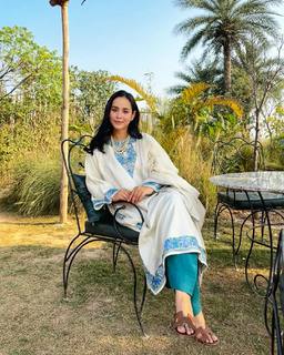 Sunanda Sharma feet photo thumbnail