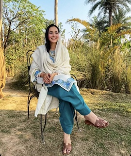 Sunanda Sharma feet photo thumbnail