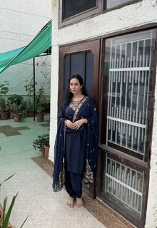 Sunanda Sharma feet photo thumbnail