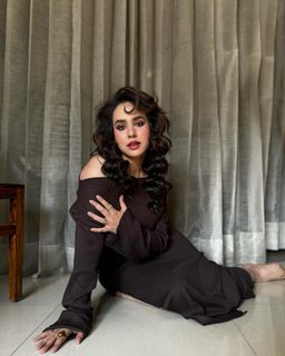 Sunanda Sharma feet photo thumbnail