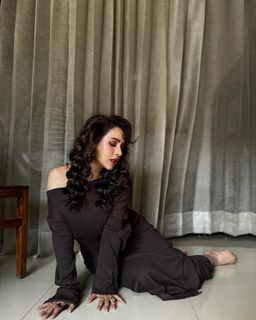 Sunanda Sharma feet photo thumbnail