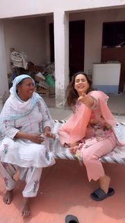 Sunanda Sharma feet photo thumbnail