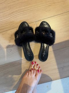 Sunanda Sharma feet photo thumbnail