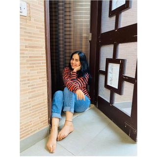 Sunanda Sharma feet photo thumbnail