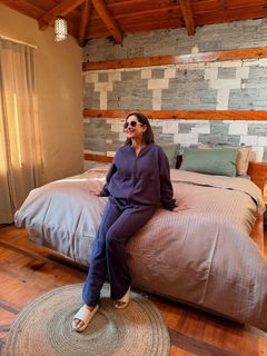 Sunanda Sharma feet photo thumbnail