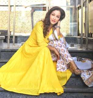 Sunayana Fauzdar feet photo 17