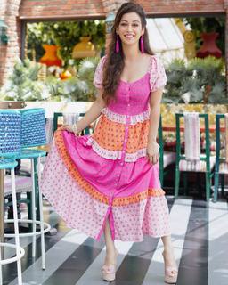 Sunayana Fauzdar feet photo 1