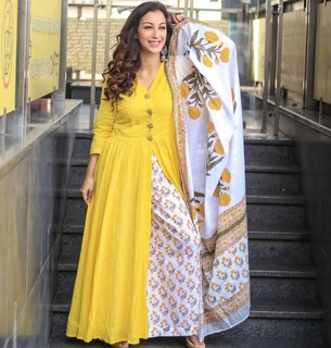 Sunayana Fauzdar feet photo 14