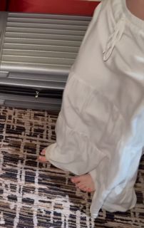 Sunday Kalogeras feet photo thumbnail