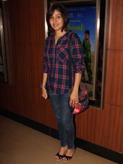 Sunidhi Chauhan feet photo 5