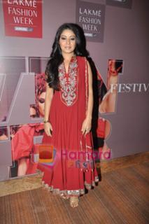 Sunidhi Chauhan feet photo 2