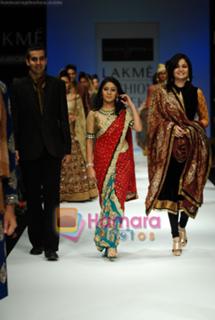 Sunidhi Chauhan feet photo 8