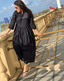 Sunidhi Chauhan feet photo 1