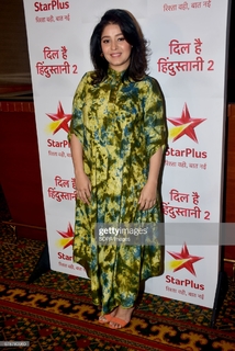 Sunidhi Chauhan feet photo 9