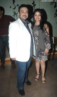 Sunidhi Chauhan feet photo 12