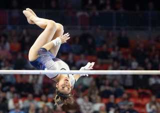 Sunisa Lee feet photo thumbnail