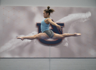 Sunisa Lee feet photo thumbnail