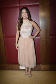 Sunny Leone feet photo thumbnail