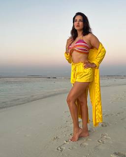 Sunny Leone feet photo thumbnail