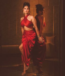 Sunny Leone feet photo thumbnail