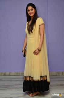 Surabhi feet photo 12