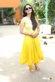 Surabhi feet photo 11