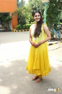 Surabhi feet photo 9