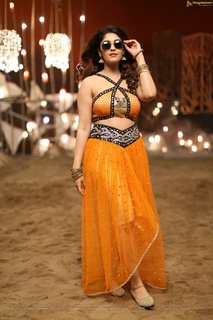 Surabhi feet photo 18