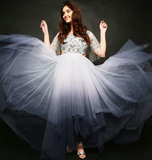 Surabhi feet photo 5