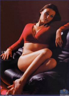 Suranne Jones feet photo thumbnail