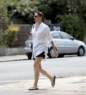 Suranne Jones feet photo thumbnail