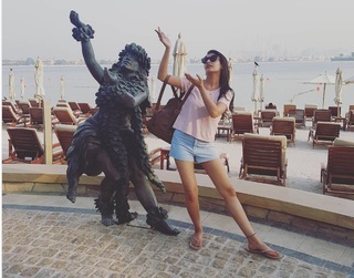 Surbhi Chandna feet photo 2