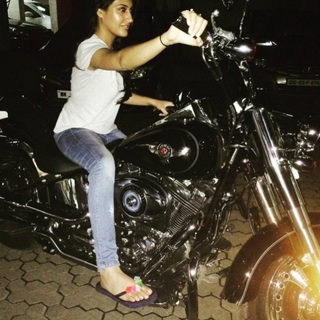 Surbhi Chandna feet photo 3