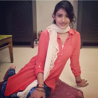 Surbhi Chandna feet photo 14