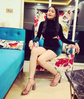 Surbhi Chandna feet photo 10