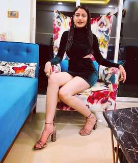 Surbhi Chandna feet photo 9