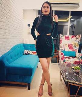 Surbhi Chandna feet photo 6