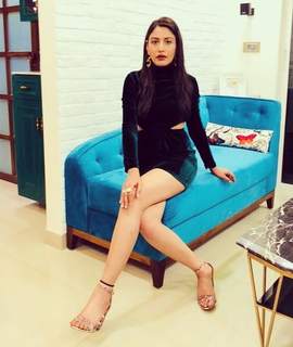 Surbhi Chandna feet photo 5