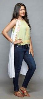 Surbhi Chandna feet photo 19