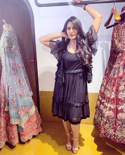 Surbhi Chandna feet photo 15