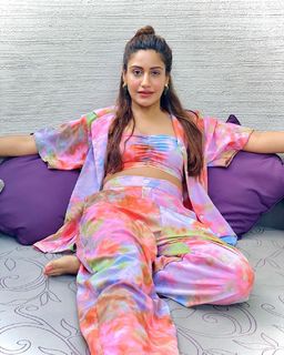 Surbhi Chandna feet photo 13