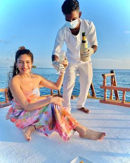 Surbhi Chandna feet photo 12