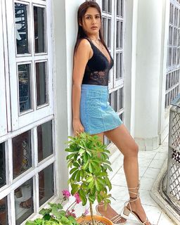 Surbhi Chandna feet photo 20